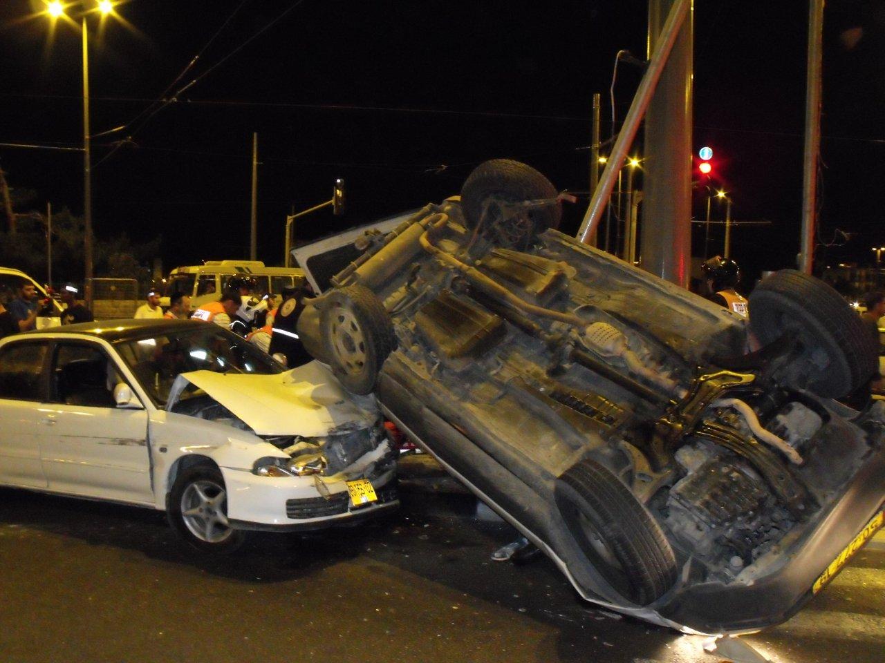 ערבים ברחו מהמשטרה ופצעו משפחה דתית