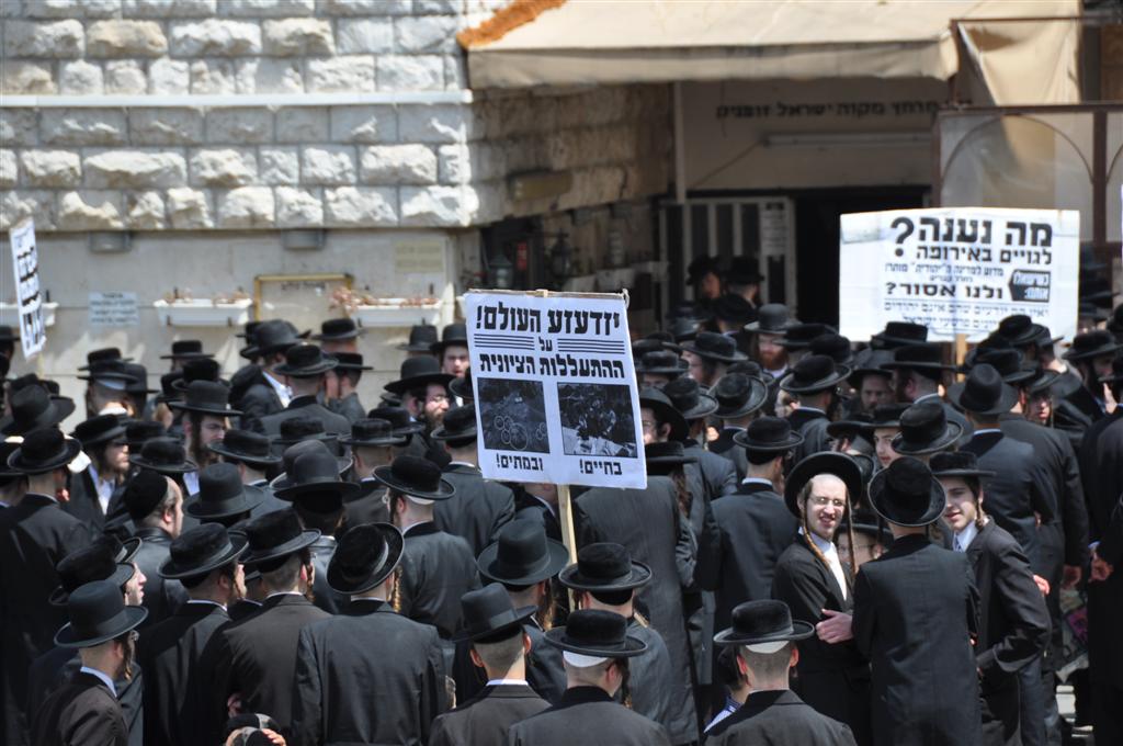 "קברי אבותינו אינם הפקר" זעקו ההמונים במעמד בי-ם