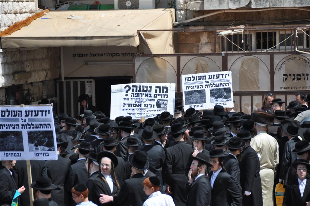 "קברי אבותינו אינם הפקר" זעקו ההמונים במעמד בי-ם