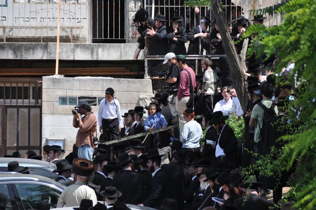 "קברי אבותינו אינם הפקר" זעקו ההמונים במעמד בי-ם