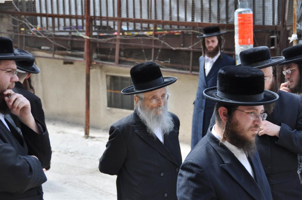 "קברי אבותינו אינם הפקר" זעקו ההמונים במעמד בי-ם