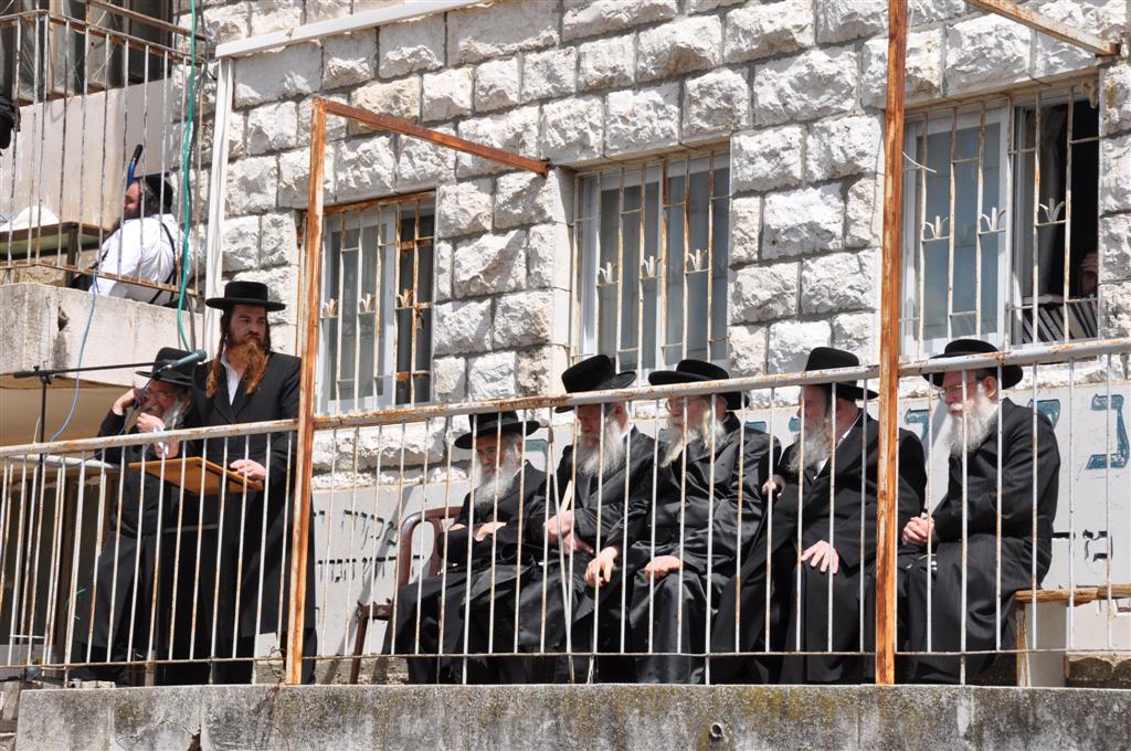 "קברי אבותינו אינם הפקר" זעקו ההמונים במעמד בי-ם