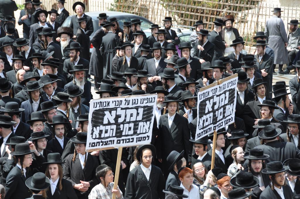 "קברי אבותינו אינם הפקר" זעקו ההמונים במעמד בי-ם
