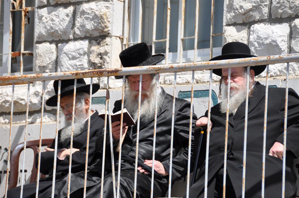 "קברי אבותינו אינם הפקר" זעקו ההמונים במעמד בי-ם