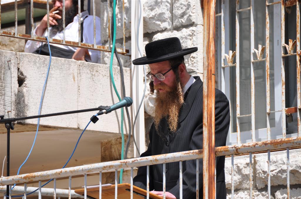 "קברי אבותינו אינם הפקר" זעקו ההמונים במעמד בי-ם