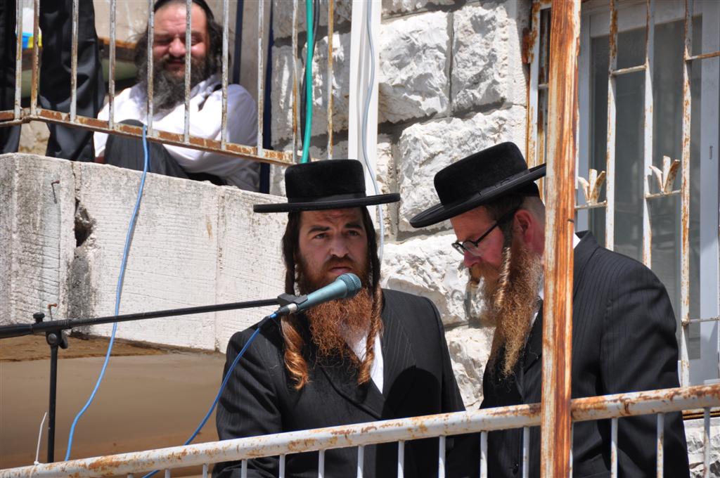 "קברי אבותינו אינם הפקר" זעקו ההמונים במעמד בי-ם
