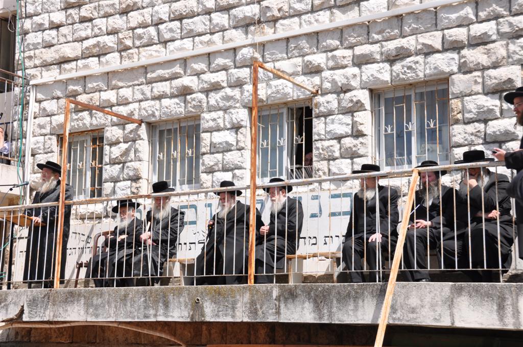 "קברי אבותינו אינם הפקר" זעקו ההמונים במעמד בי-ם