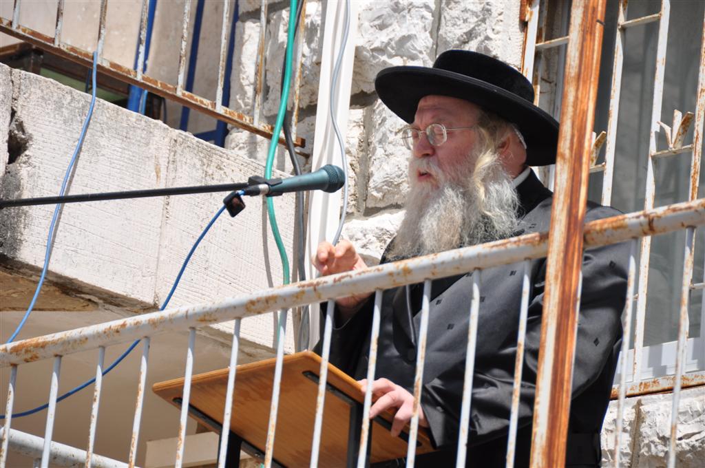 "קברי אבותינו אינם הפקר" זעקו ההמונים במעמד בי-ם