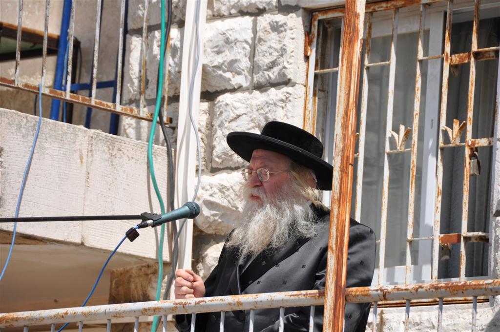 "קברי אבותינו אינם הפקר" זעקו ההמונים במעמד בי-ם