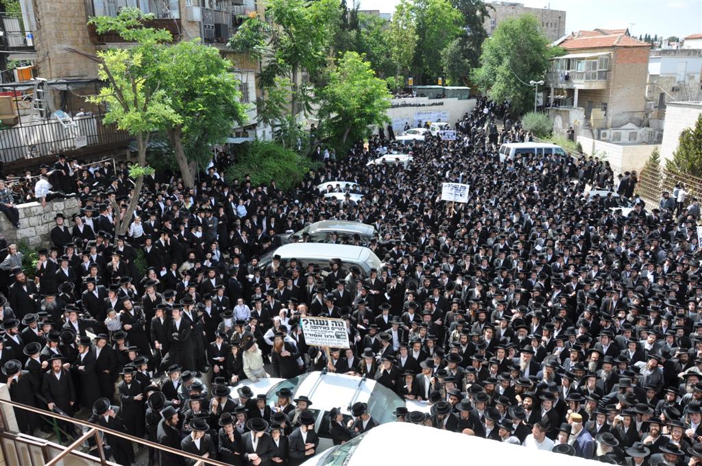 "קברי אבותינו אינם הפקר" זעקו ההמונים במעמד בי-ם
