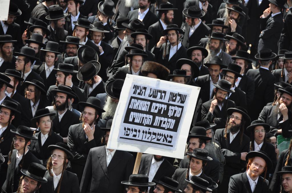 "קברי אבותינו אינם הפקר" זעקו ההמונים במעמד בי-ם