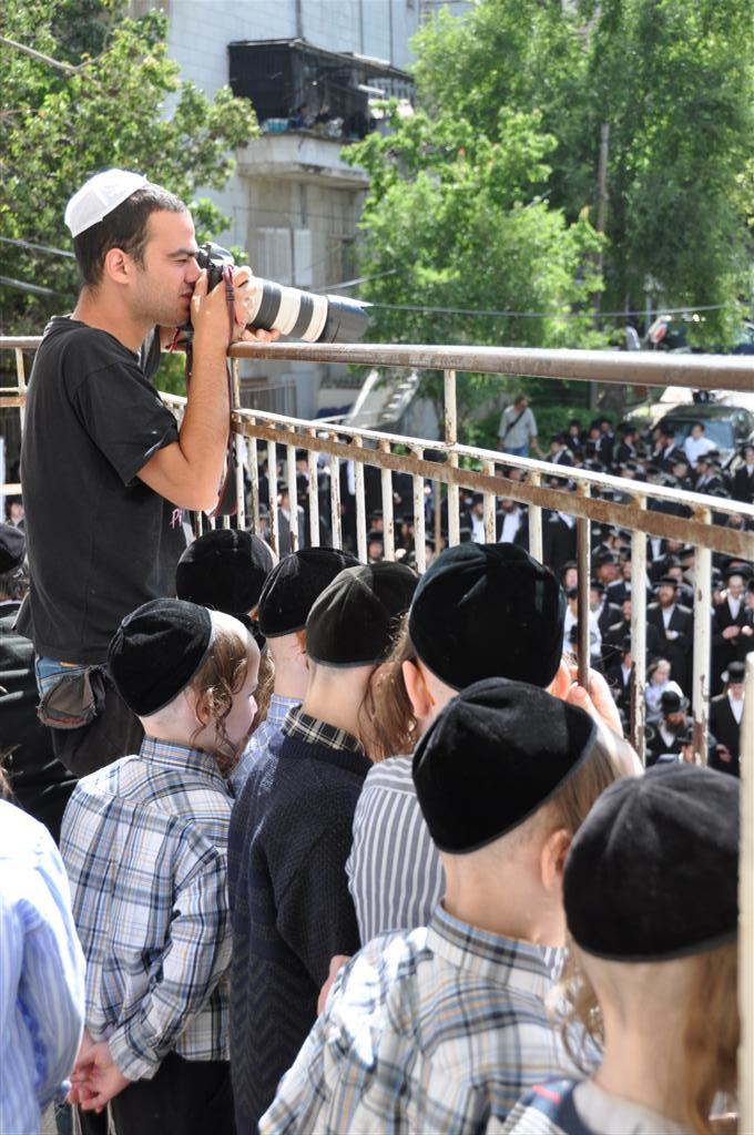 "קברי אבותינו אינם הפקר" זעקו ההמונים במעמד בי-ם