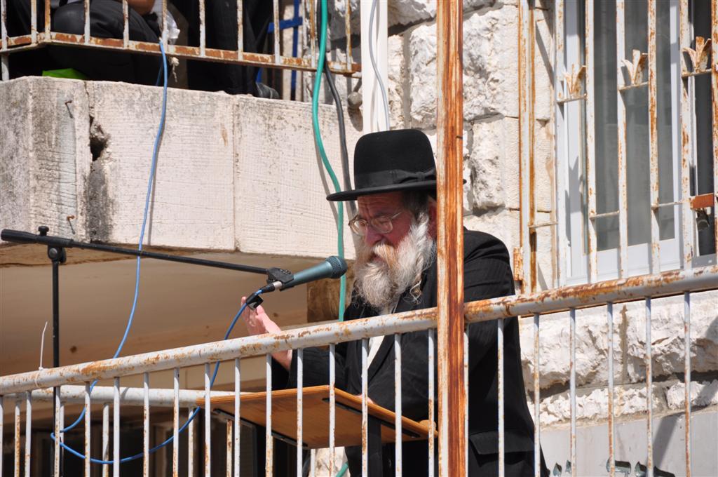 "קברי אבותינו אינם הפקר" זעקו ההמונים במעמד בי-ם