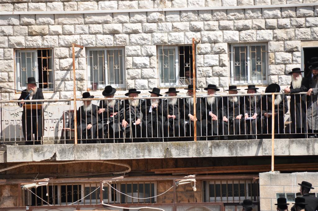 "קברי אבותינו אינם הפקר" זעקו ההמונים במעמד בי-ם