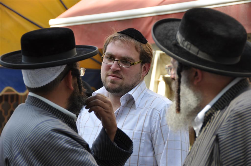 "קברי אבותינו אינם הפקר" זעקו ההמונים במעמד בי-ם