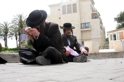 חרדים במתחם "ברזילי"