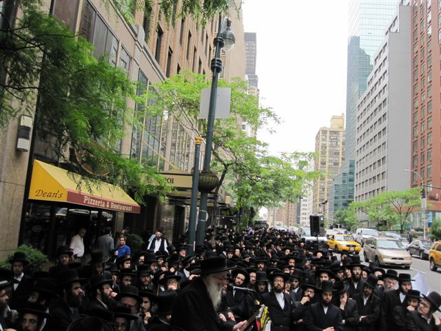 הרב יעקב חנון שליט"א, מגדולי העסקנים בירושלים