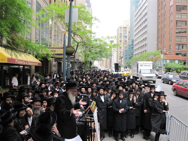 הרב יעקב חנון שליט"א, מגדולי העסקנים בירושלים