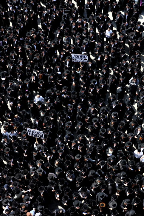 המונים בעצרת ענק בבירה: נמלא בגאון את בתי-הכלא