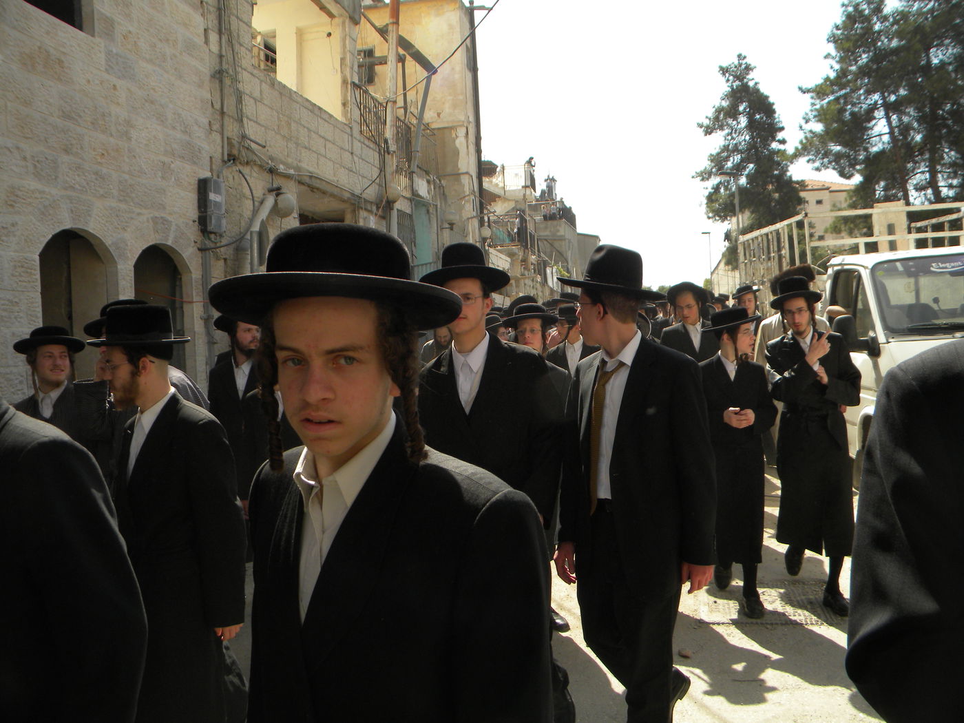 המונים בעצרת ענק בבירה: נמלא בגאון את בתי-הכלא