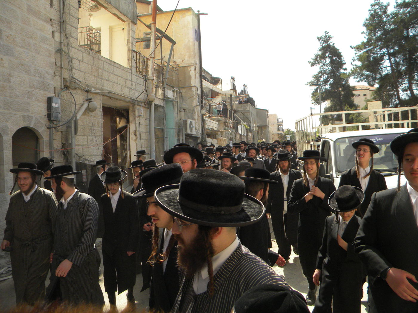 המונים בעצרת ענק בבירה: נמלא בגאון את בתי-הכלא