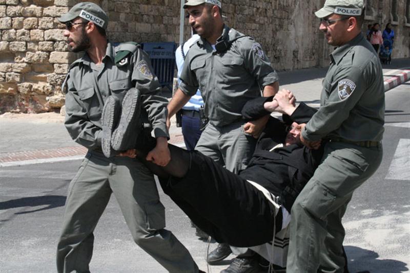 תיעוד מיוחד: כך עוצרים חרדים ביפו