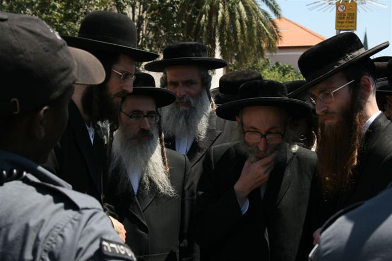 תיעוד מיוחד: כך עוצרים חרדים ביפו