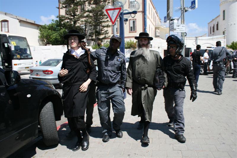 תיעוד מיוחד: כך עוצרים חרדים ביפו