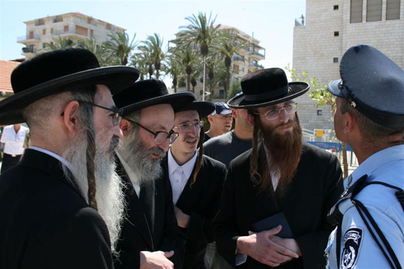 תיעוד מיוחד: כך עוצרים חרדים ביפו