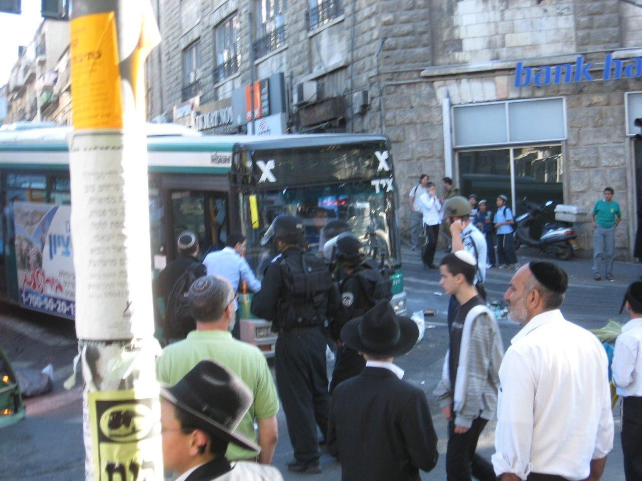 התשובה לעצורים: הפגנה בוערת בי-ם. צפו בתמונות