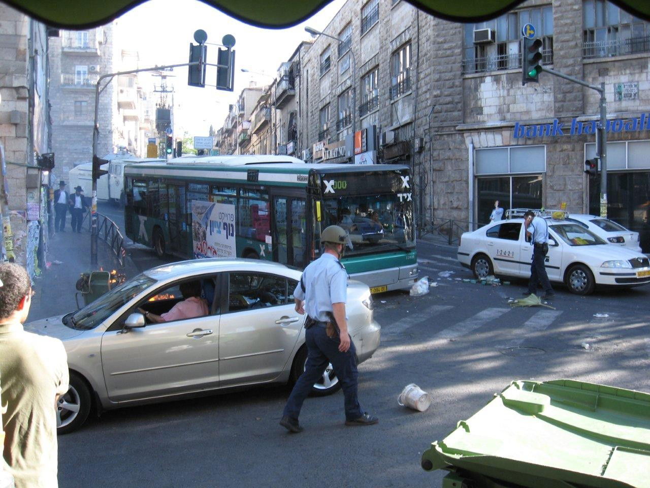 התשובה לעצורים: הפגנה בוערת בי-ם. צפו בתמונות