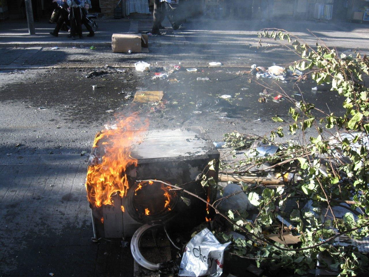התשובה לעצורים: הפגנה בוערת בי-ם. צפו בתמונות