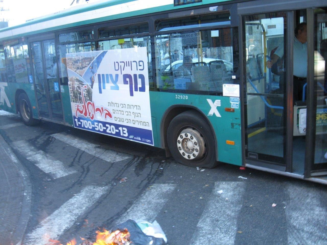 התשובה לעצורים: הפגנה בוערת בי-ם. צפו בתמונות