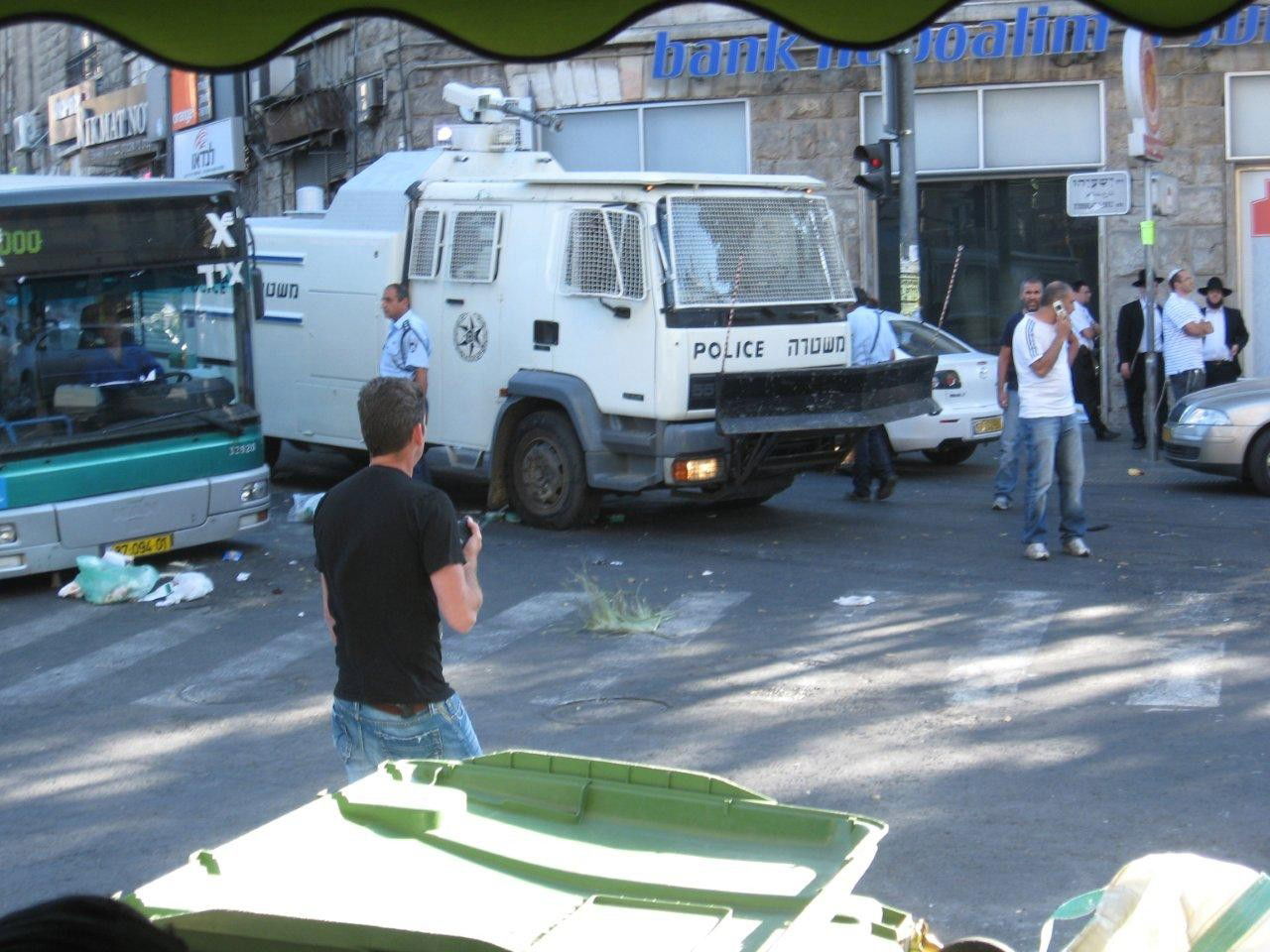 התשובה לעצורים: הפגנה בוערת בי-ם. צפו בתמונות
