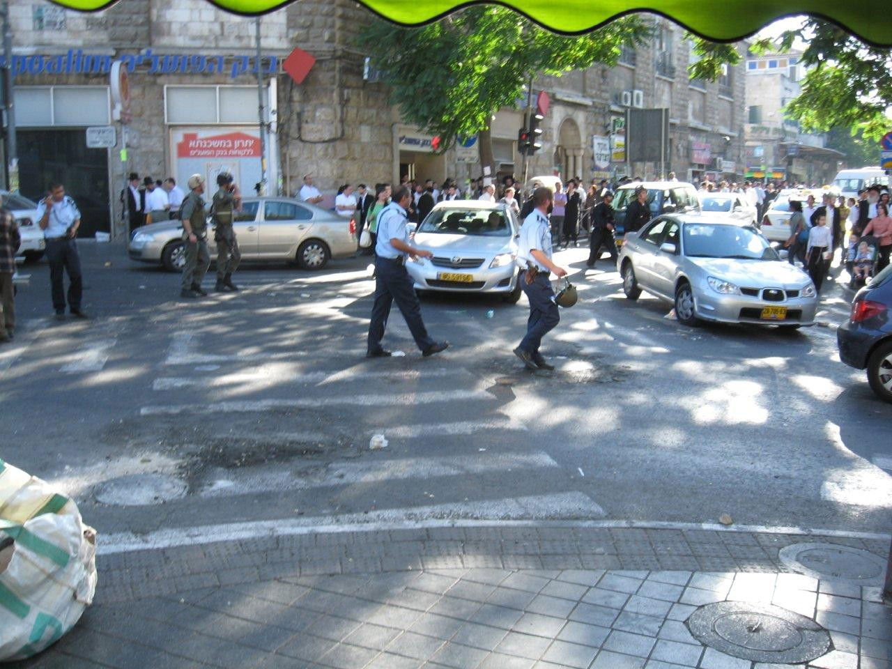 התשובה לעצורים: הפגנה בוערת בי-ם. צפו בתמונות