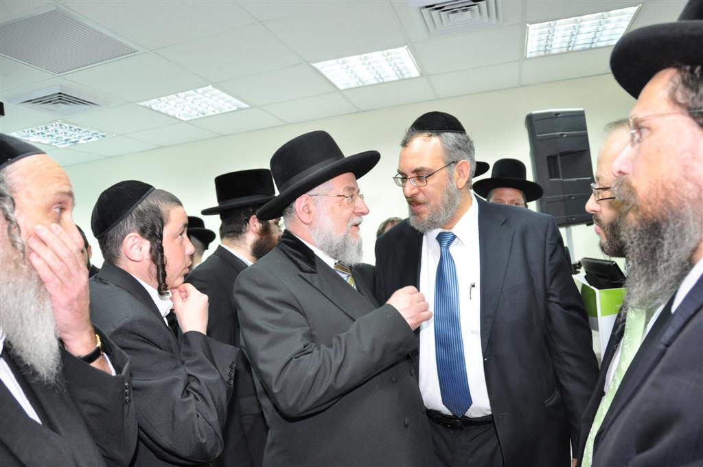 הרב ישראל מאיר לאו: "החרדים רוצים לעבוד, אבל החילונים לא רוצים אותנו"