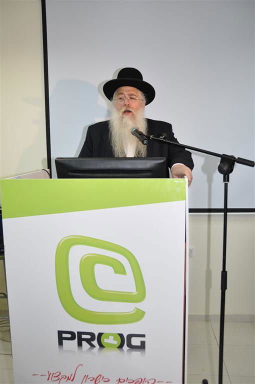 הרב ישראל מאיר לאו: "החרדים רוצים לעבוד, אבל החילונים לא רוצים אותנו"