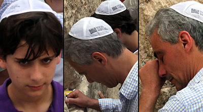 בכותל עם בנו, היום (צילומים: פלאש 90)