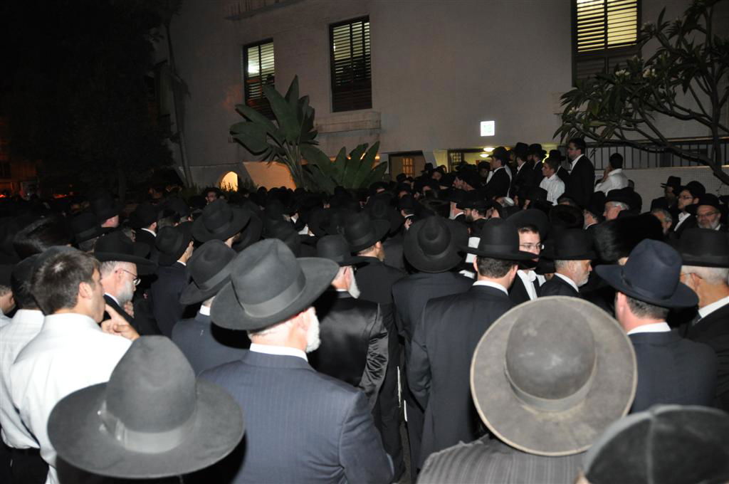 ר´ אברהם טייטלבום ז"ל איננו • צפו בדרכו האחרונה