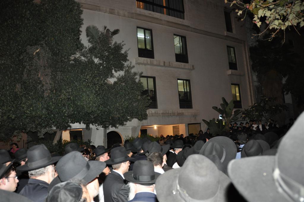 ר´ אברהם טייטלבום ז"ל איננו • צפו בדרכו האחרונה