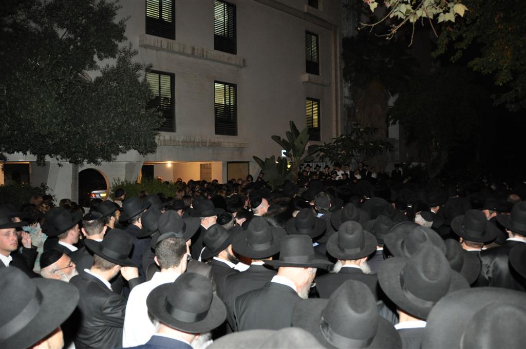 ר´ אברהם טייטלבום ז"ל איננו • צפו בדרכו האחרונה