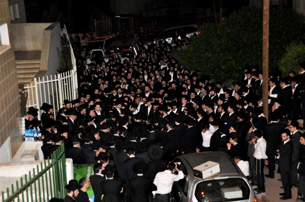 ר´ אברהם טייטלבום ז"ל איננו • צפו בדרכו האחרונה