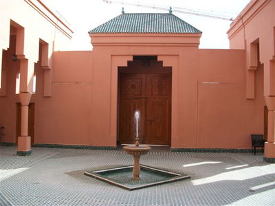 בעין הסערה: הרב אמסלם ביקר בקברי צדיקים במרוקו