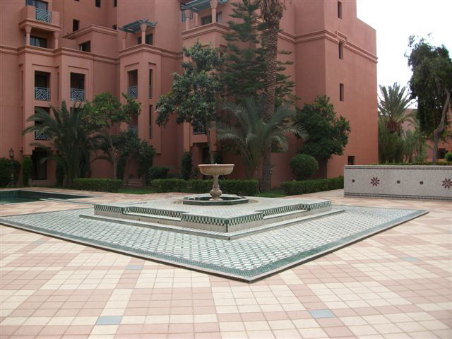 בעין הסערה: הרב אמסלם ביקר בקברי צדיקים במרוקו