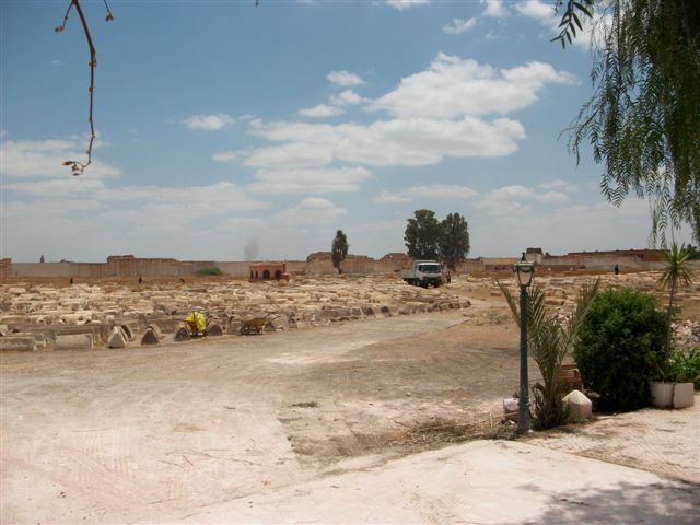 בעין הסערה: הרב אמסלם ביקר בקברי צדיקים במרוקו