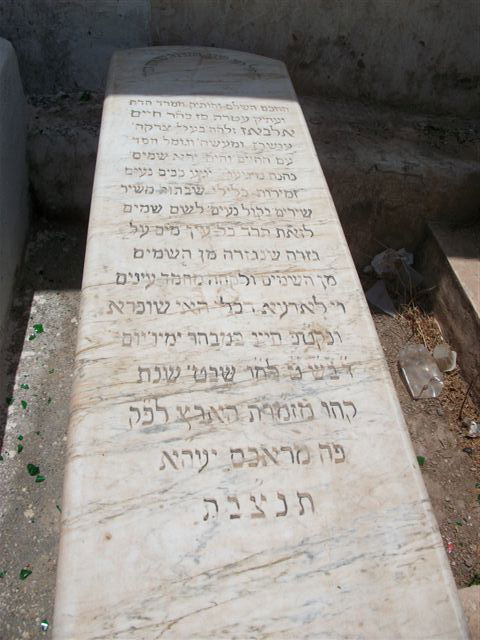 בעין הסערה: הרב אמסלם ביקר בקברי צדיקים במרוקו