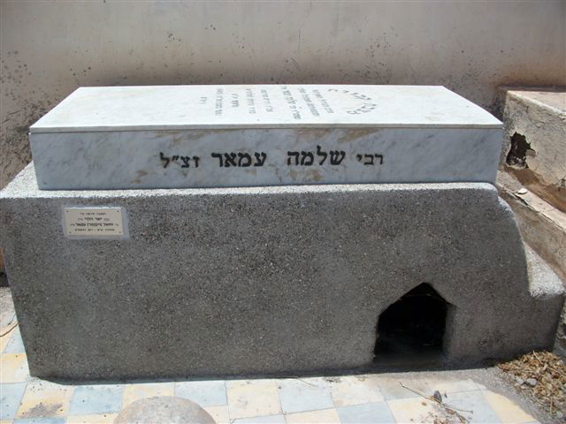 בעין הסערה: הרב אמסלם ביקר בקברי צדיקים במרוקו