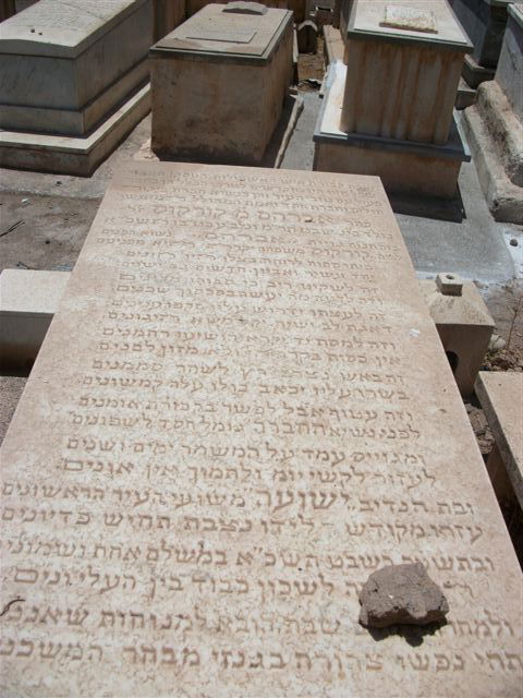 בעין הסערה: הרב אמסלם ביקר בקברי צדיקים במרוקו