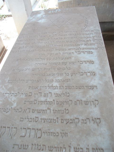 בעין הסערה: הרב אמסלם ביקר בקברי צדיקים במרוקו