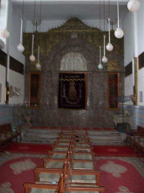 בעין הסערה: הרב אמסלם ביקר בקברי צדיקים במרוקו